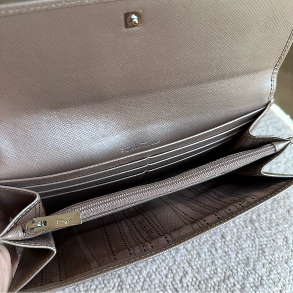 Salvatore Ferragamo Bow Wallet - Picture 5 of 6